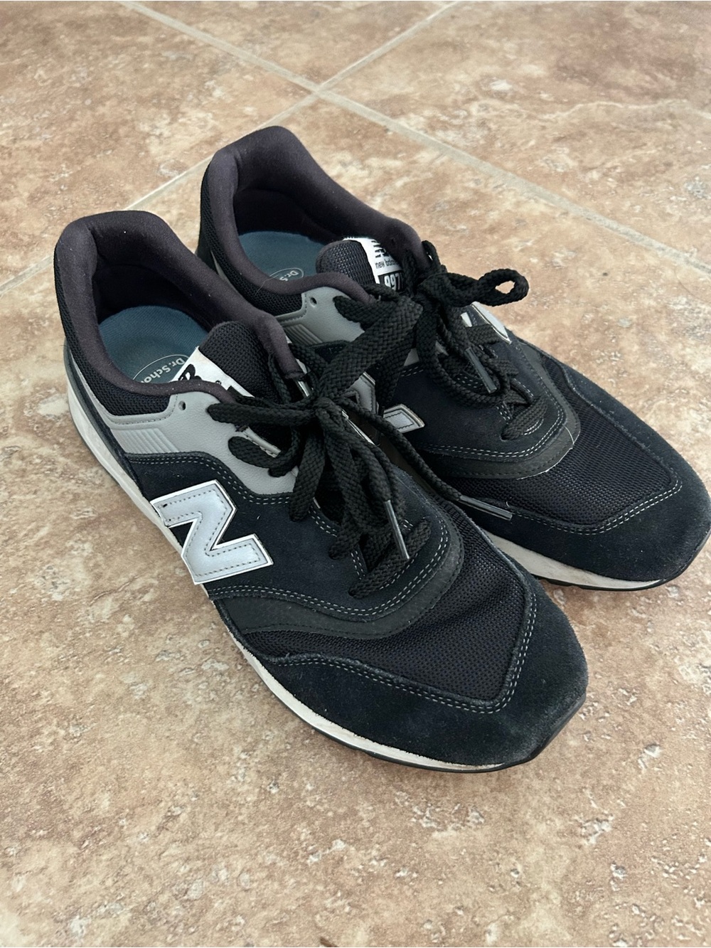 New Balance Men's Black and Gray Athletic Sneakers